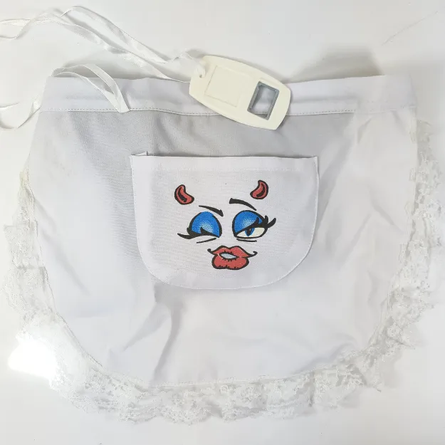 Stringi z fartuszkiem - Buźka (kieszonka + otwieracz)