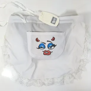 Stringi z fartuszkiem - Buźka (kieszonka + otwieracz)