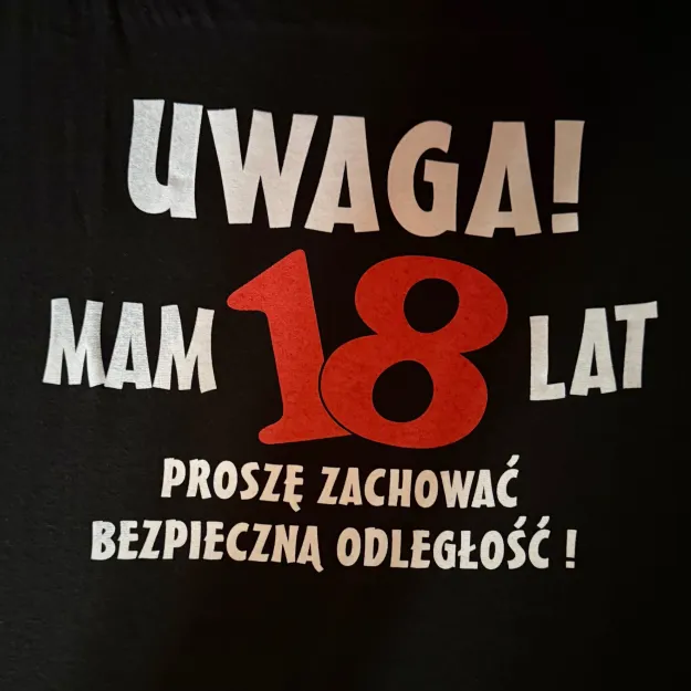 Koszulka - Uwaga! Mam 18 lat, proszę zachować bezpieczną odległość