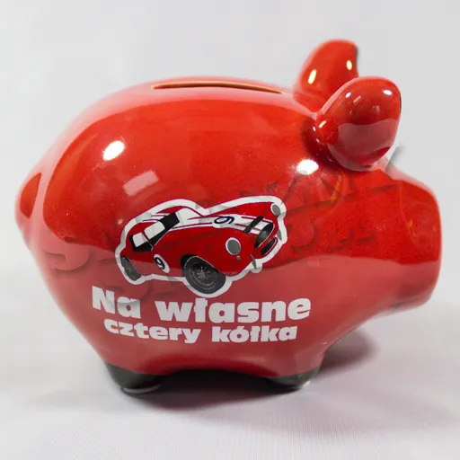 Świnka skarbonka Kukartka - Na własne cztery kółka