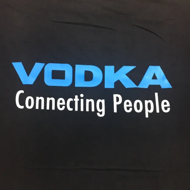 Koszulka - Vodka connecting people (wódka łączy ludzi)