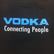 Koszulka - Vodka connecting people (wódka łączy ludzi)