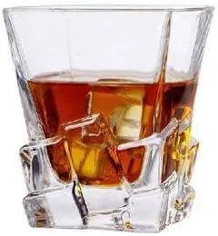 Szklanka whisky z lodem