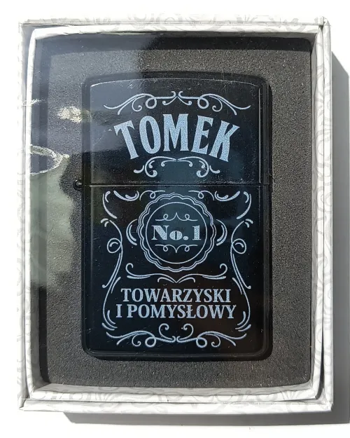 Zapalniczka z imieniem (czarna) - Tomek No.1 towarzyski i pomysłowy
