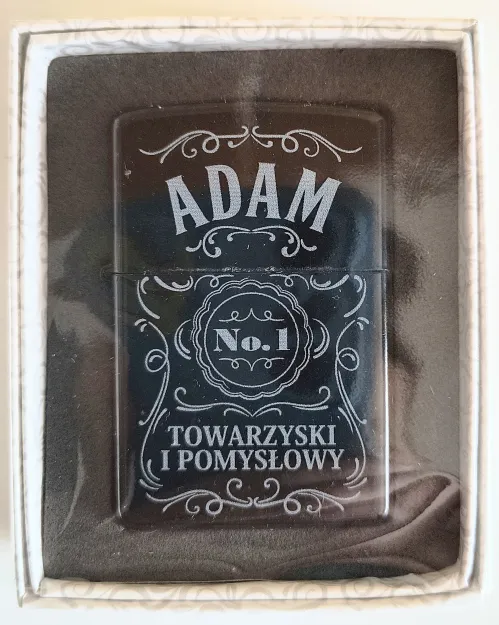 Zapalniczka z imieniem czarna - Adam No.1 towarzyski i pomysłowy