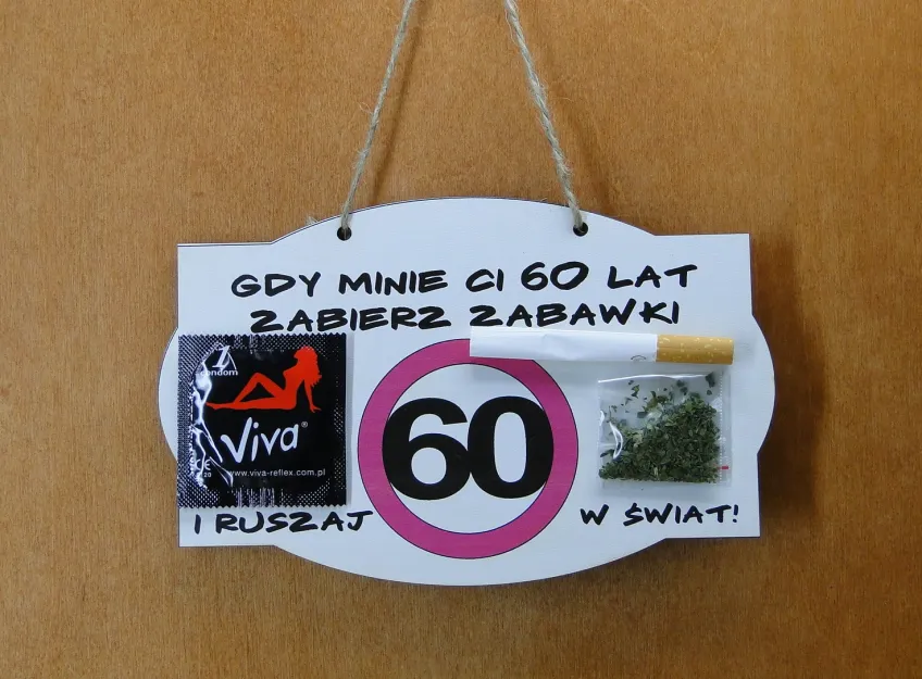 Deska - Gdy minie Ci 60 lat zabierz zabawki i ruszaj w świat