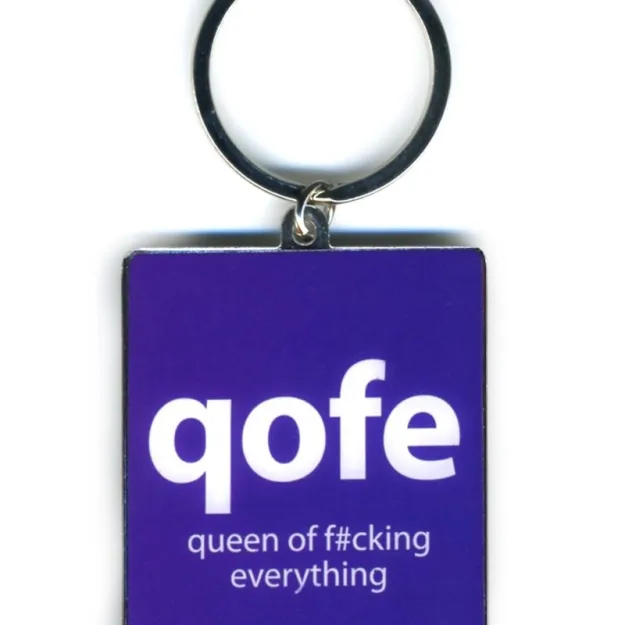 Brelok metalowy Kukartka - qofe - queen of f..cking everything - królowa wszystkich k....