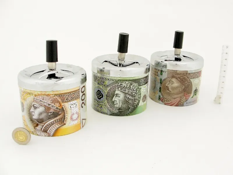 Popielniczka automatyczna - 500 złotych