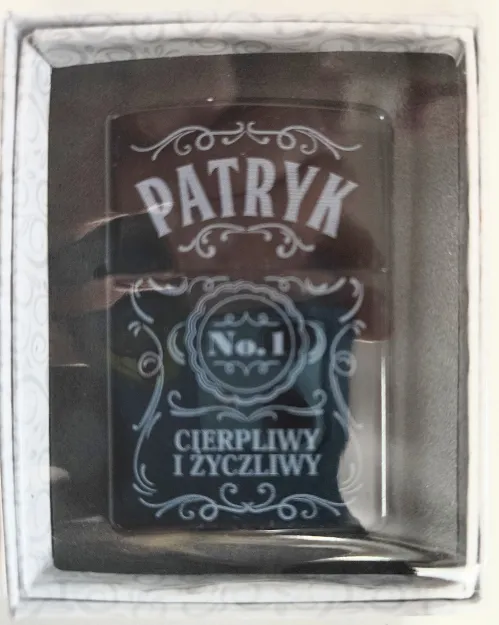 Zapalniczka z imieniem - Patryk No.1 cierpliwy i życzliwy (czarna)