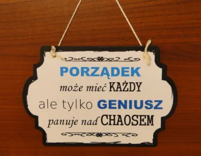 Zawieszka Vintage - Porządek może mieć każdy, ale tylko geniusz panuje nad chaosem.