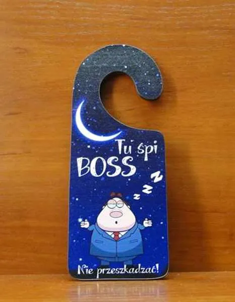 Zawieszka na drzwi - Tu śpi Boss