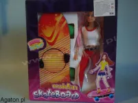 Dziewczynka jeżdżąca na deskorolce - 2