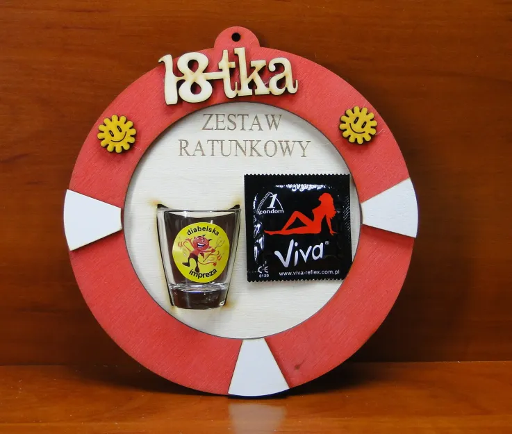 Zestaw ratunkowy - 18-latka prezerwatywa, kieliszek