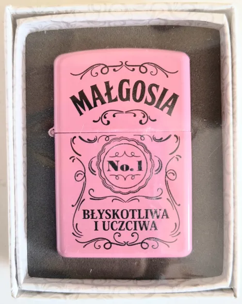 Zapalniczka z imieniem różowa - Małgosia No.1 błyskotliwa i uczciwa