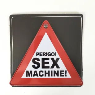Plakietka z przylepcem - Perigo! Sex Machine (Niebezpieczeństwo! Seks maszyna)