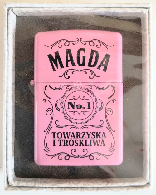 Zapalniczka z imieniem różowa- Magda No.1 towarzyska i troskliwa