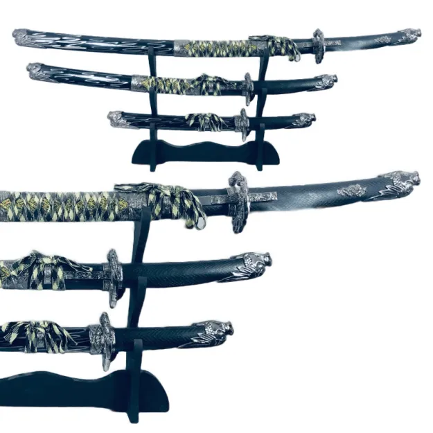 Replika broni - Katana. Zestaw 3 mieczy (uszkodzony - odklejony materiał)