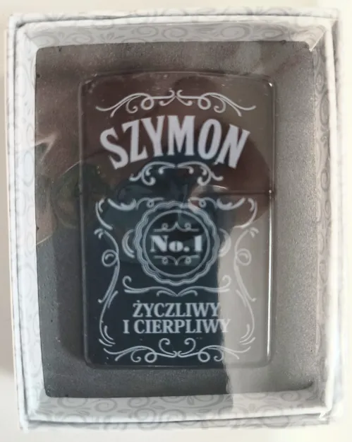 Zapalniczka z imieniem - Szymon No.1 życzliwy i cierpliwy (czarna)