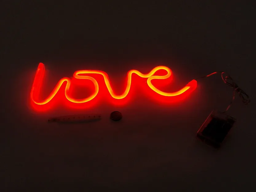 LOVE - Lampa neon LED - czerwona